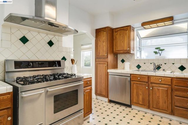 1914 105Th Ave, Oakland, CA 94603