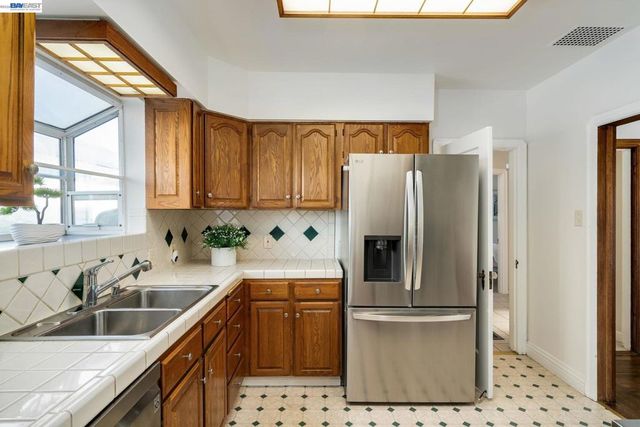 1914 105Th Ave, Oakland, CA 94603