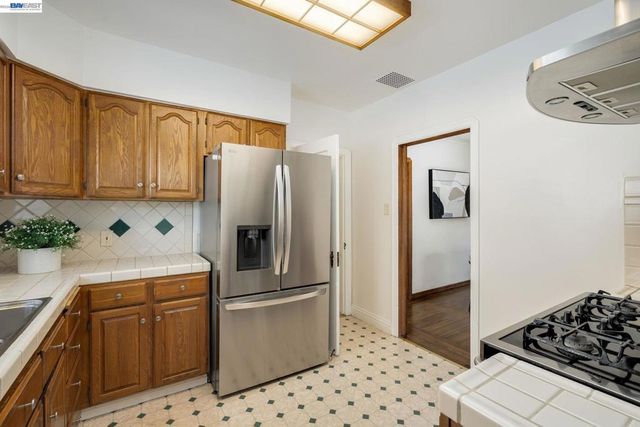 1914 105Th Ave, Oakland, CA 94603