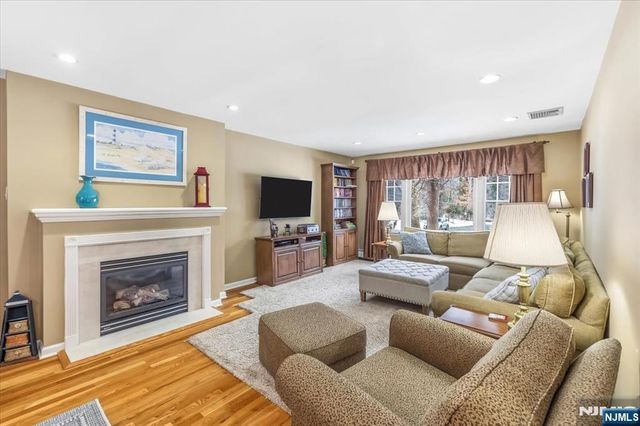 4 Lindeman Avenue, Closter, NJ 07624