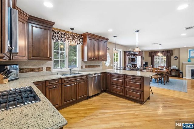 4 Lindeman Avenue, Closter, NJ 07624