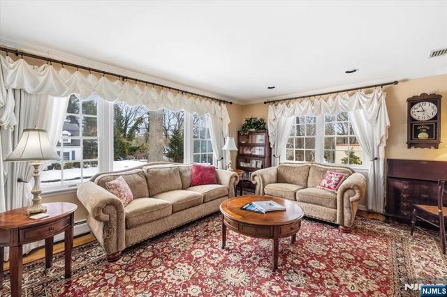 4 Lindeman Avenue, Closter, NJ 07624