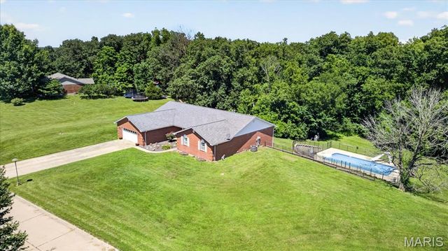 813 E Haven Drive, Waterloo, IL 62298
