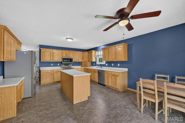 813 E Haven Drive, Waterloo, IL 62298