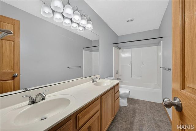 813 E Haven Drive, Waterloo, IL 62298