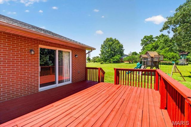 813 E Haven Drive, Waterloo, IL 62298