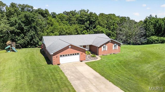 813 E Haven Drive, Waterloo, IL 62298