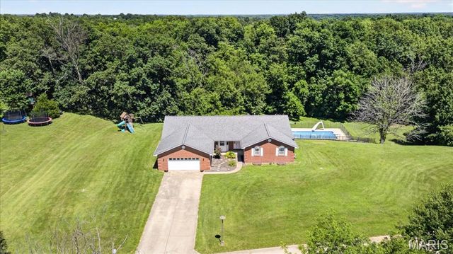 813 E Haven Drive, Waterloo, IL 62298