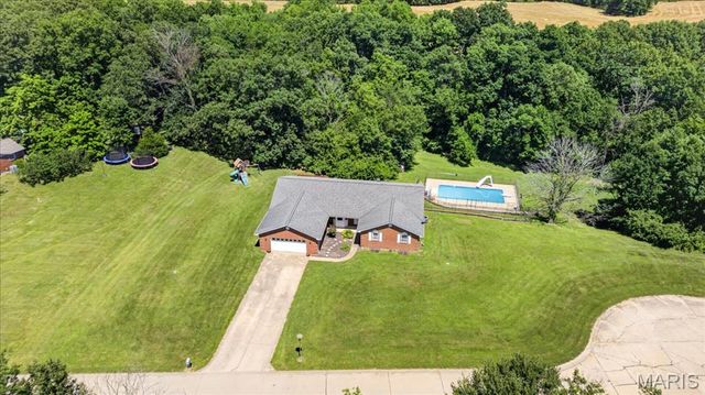 813 E Haven Drive, Waterloo, IL 62298