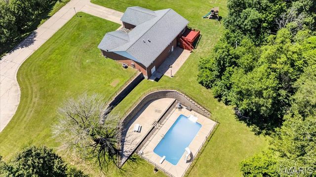 813 E Haven Drive, Waterloo, IL 62298