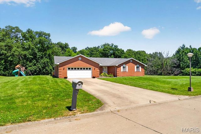 813 E Haven Drive, Waterloo, IL 62298