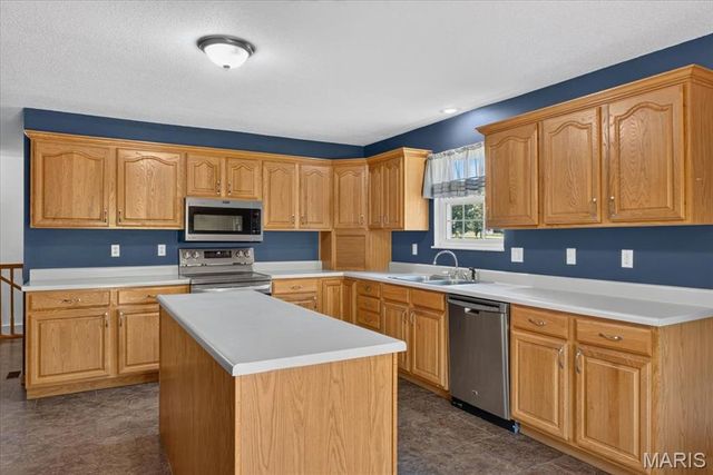813 E Haven Drive, Waterloo, IL 62298