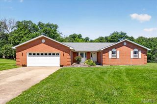 813 E Haven Drive, Waterloo, IL 62298