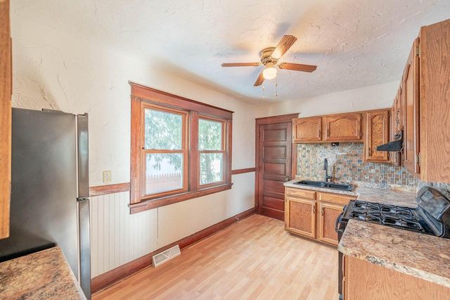 616 Park STREET, Watertown, WI 53098