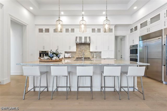 1467 Marlin DR, Naples, FL 34102