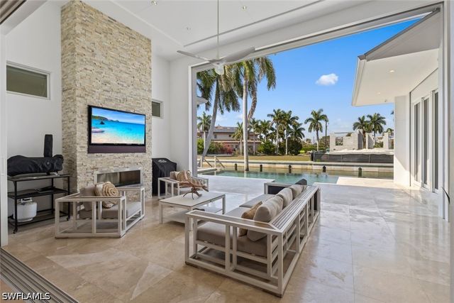 1467 Marlin DR, Naples, FL 34102