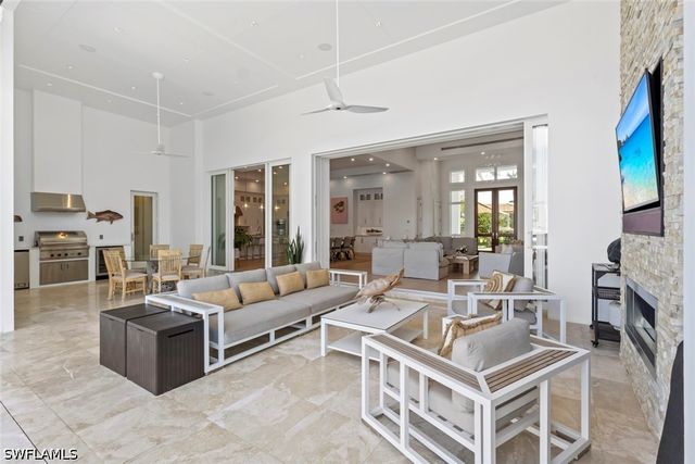 1467 Marlin DR, Naples, FL 34102