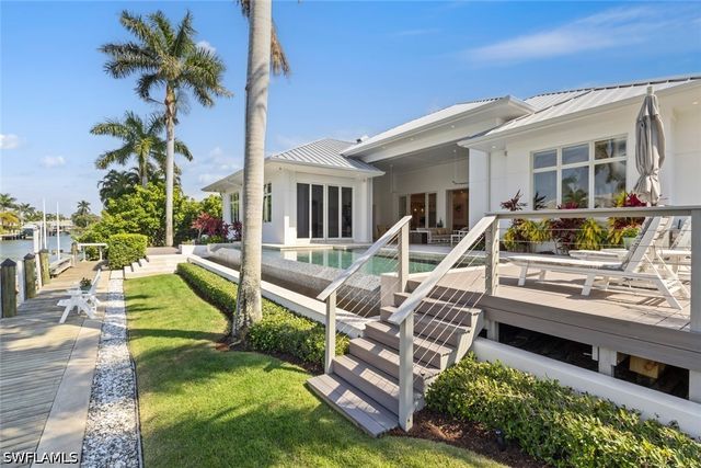 1467 Marlin DR, Naples, FL 34102