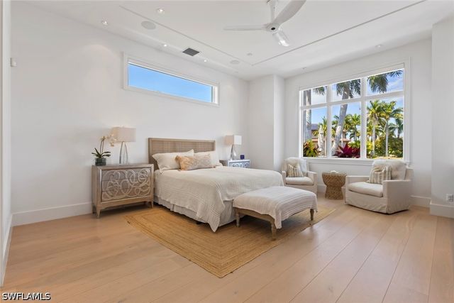 1467 Marlin DR, Naples, FL 34102