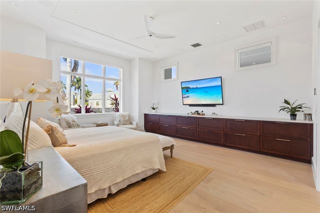 1467 Marlin DR, Naples, FL 34102