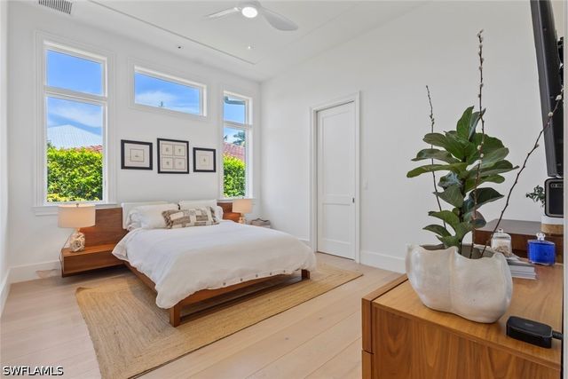 1467 Marlin DR, Naples, FL 34102