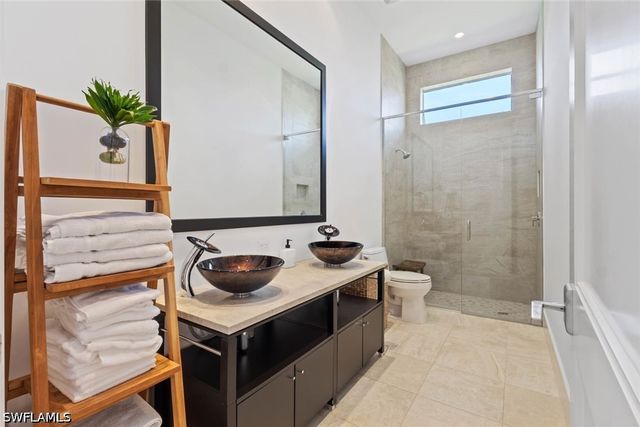 1467 Marlin DR, Naples, FL 34102