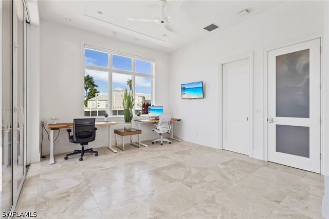 1467 Marlin DR, Naples, FL 34102