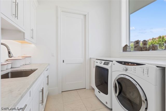 1467 Marlin DR, Naples, FL 34102