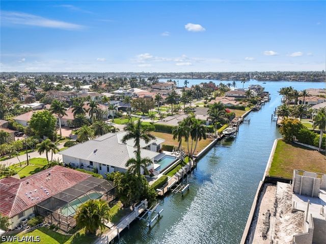 1467 Marlin DR, Naples, FL 34102