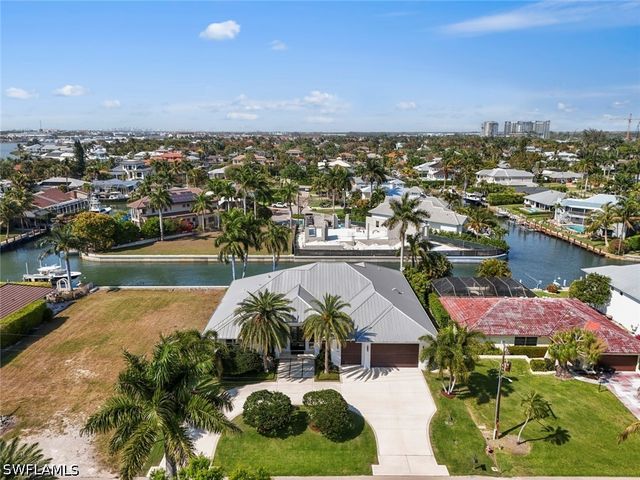 1467 Marlin DR, Naples, FL 34102