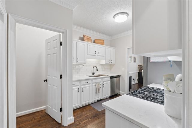 100 Weatherburne Drive, Roswell, GA 30076