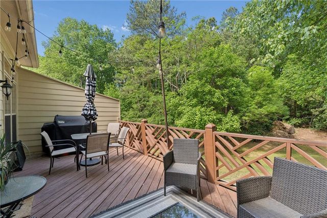 100 Weatherburne Drive, Roswell, GA 30076