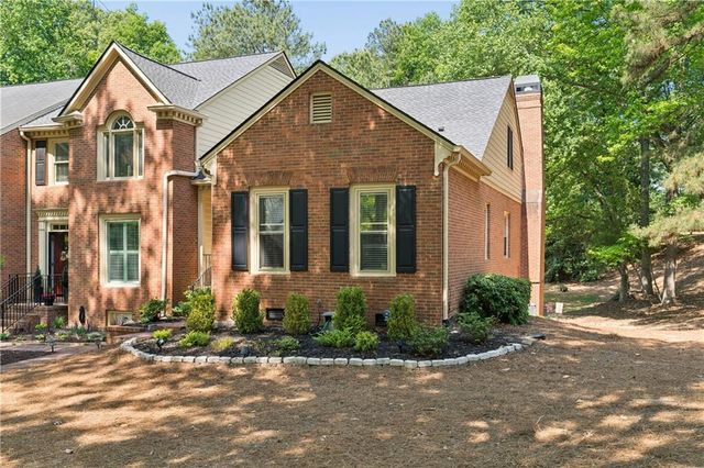 100 Weatherburne Drive, Roswell, GA 30076