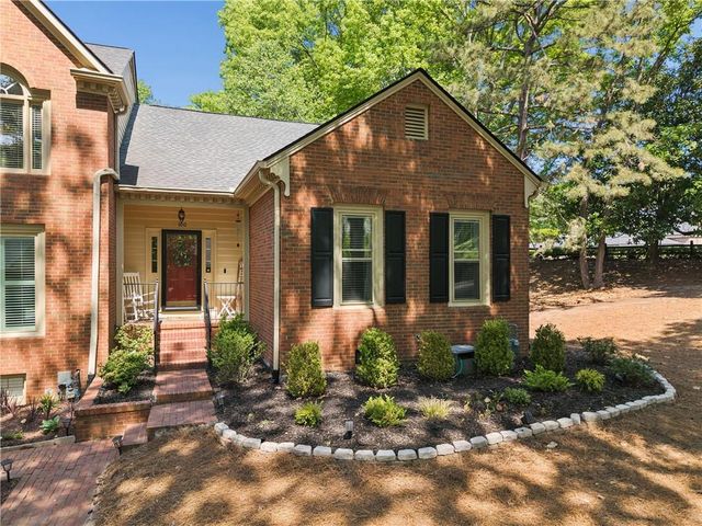 100 Weatherburne Drive, Roswell, GA 30076