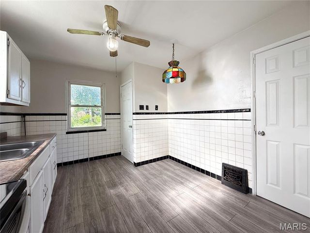 472 Kingston Drive, St Louis, MO 63125