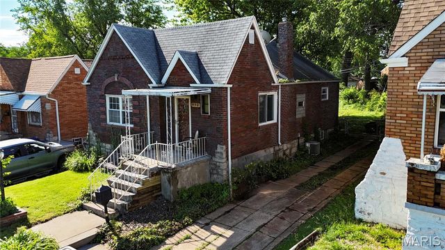 472 Kingston Drive, St Louis, MO 63125