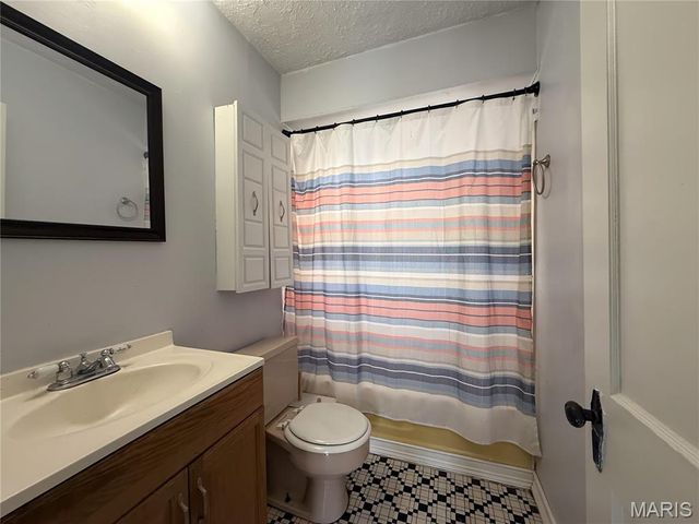 472 Kingston Drive, St Louis, MO 63125