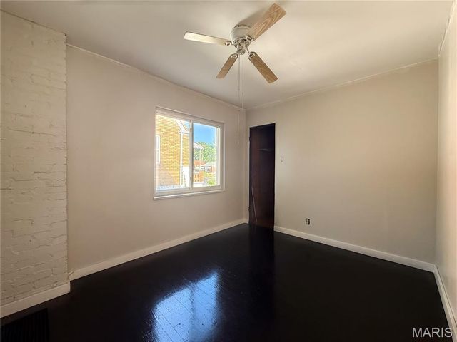 472 Kingston Drive, St Louis, MO 63125
