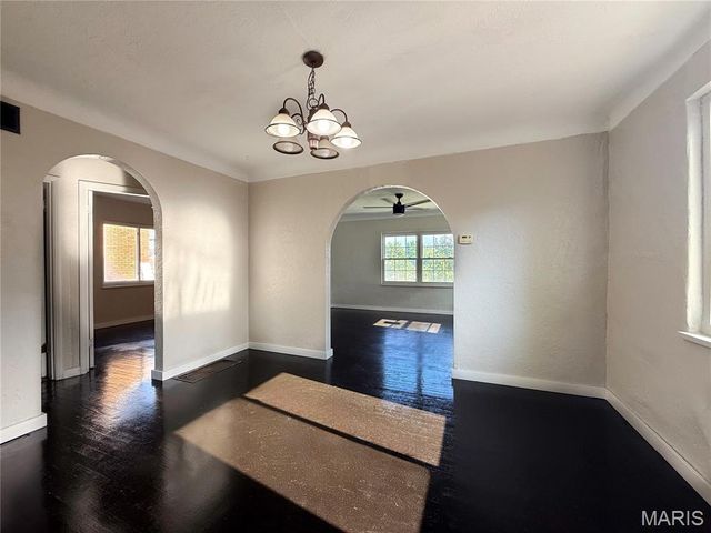 472 Kingston Drive, St Louis, MO 63125