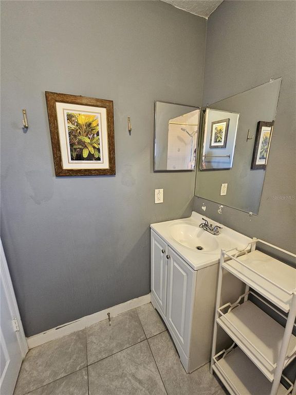 Image 2 of property listing at 8825 KENSINGTON COURT, Kissimmee, FL 34747