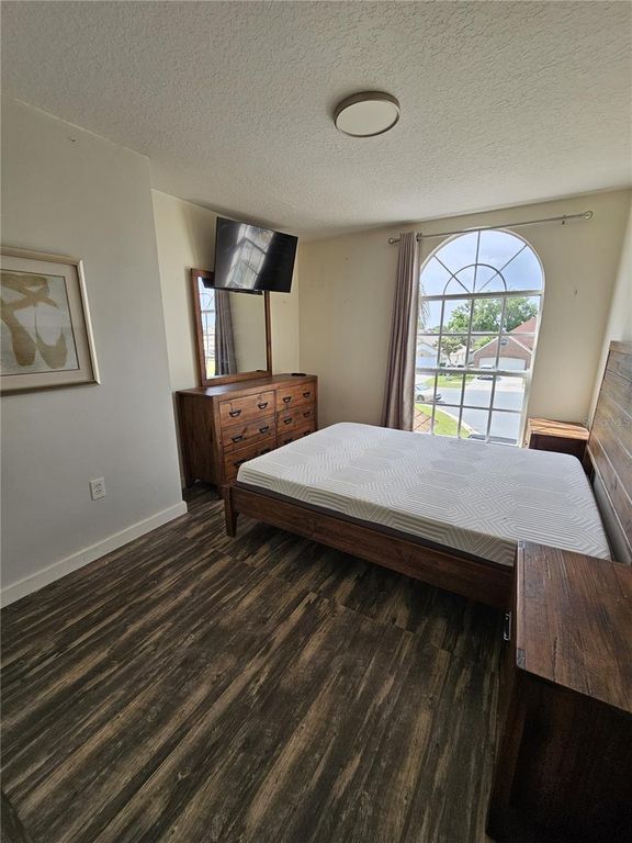 Image 7 of property listing at 8825 KENSINGTON COURT, Kissimmee, FL 34747