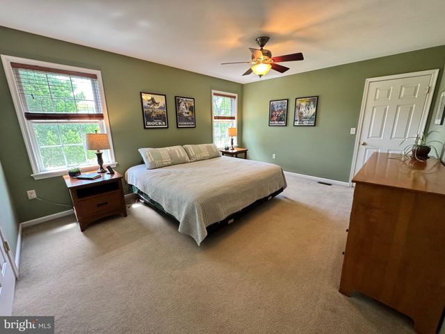 14 MANOR CIR, Palmyra, PA 17078