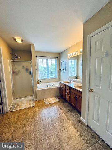 14 MANOR CIR, Palmyra, PA 17078