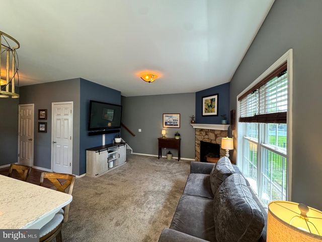 14 MANOR CIR, Palmyra, PA 17078