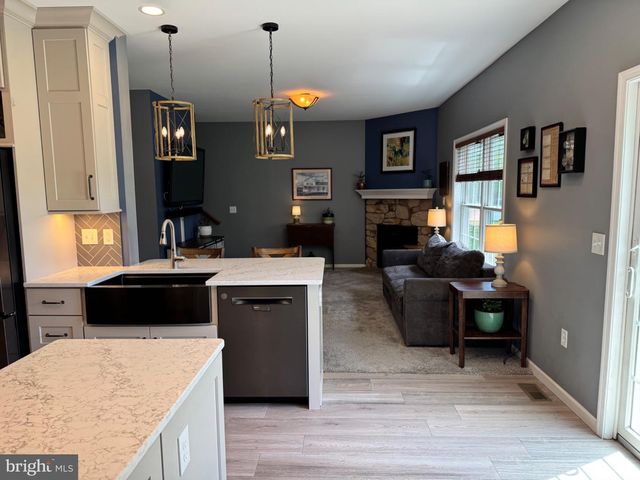 14 MANOR CIR, Palmyra, PA 17078