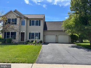 14 MANOR CIR, Palmyra, PA 17078