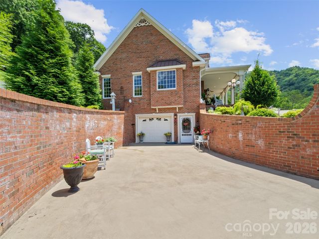 38 Peterson Lane, Green Mountain, NC 28740