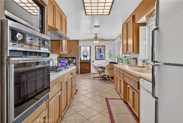 130 Wagonwheel Road, Glendora, CA 91741