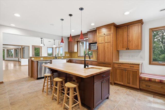 10129 Eden Prairie Road, Eden Prairie, MN 55347