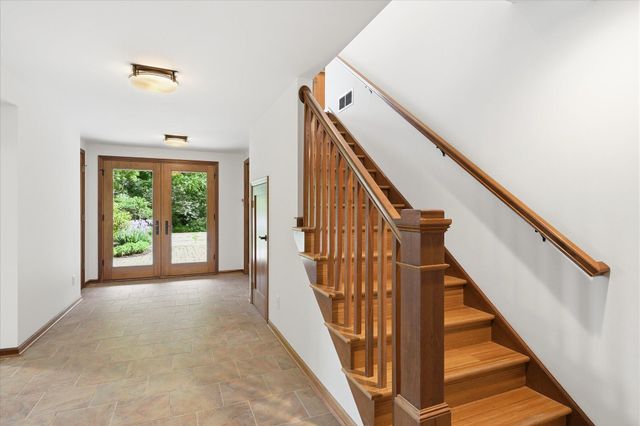 10129 Eden Prairie Road, Eden Prairie, MN 55347